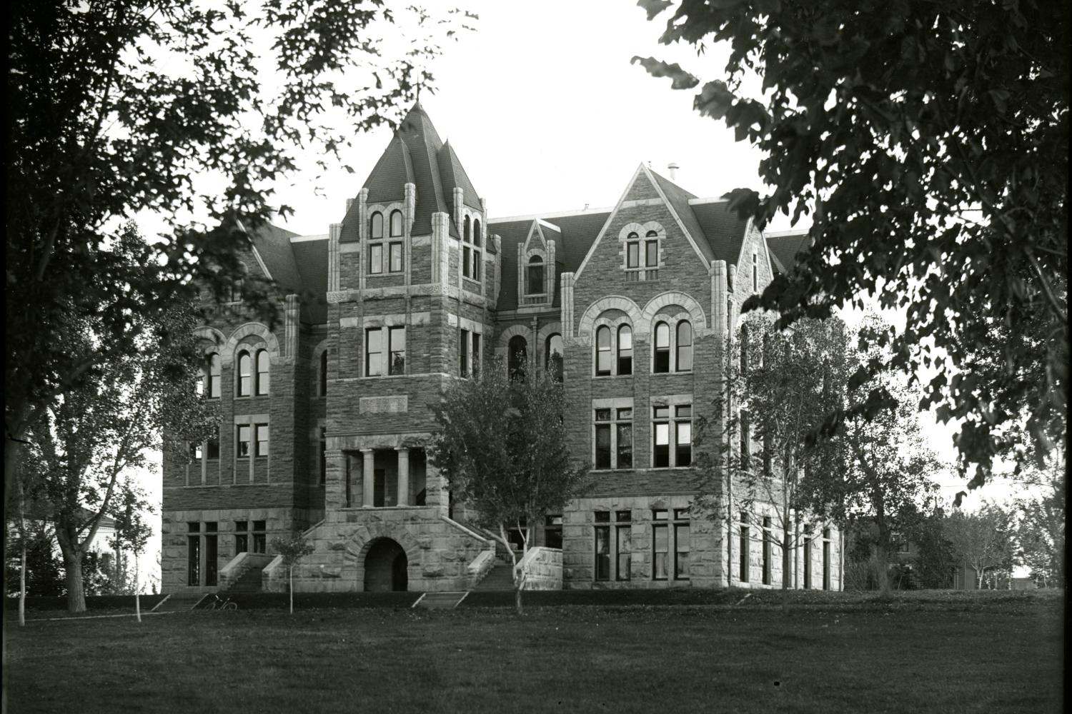 Hale Science Building, 1894–1909.