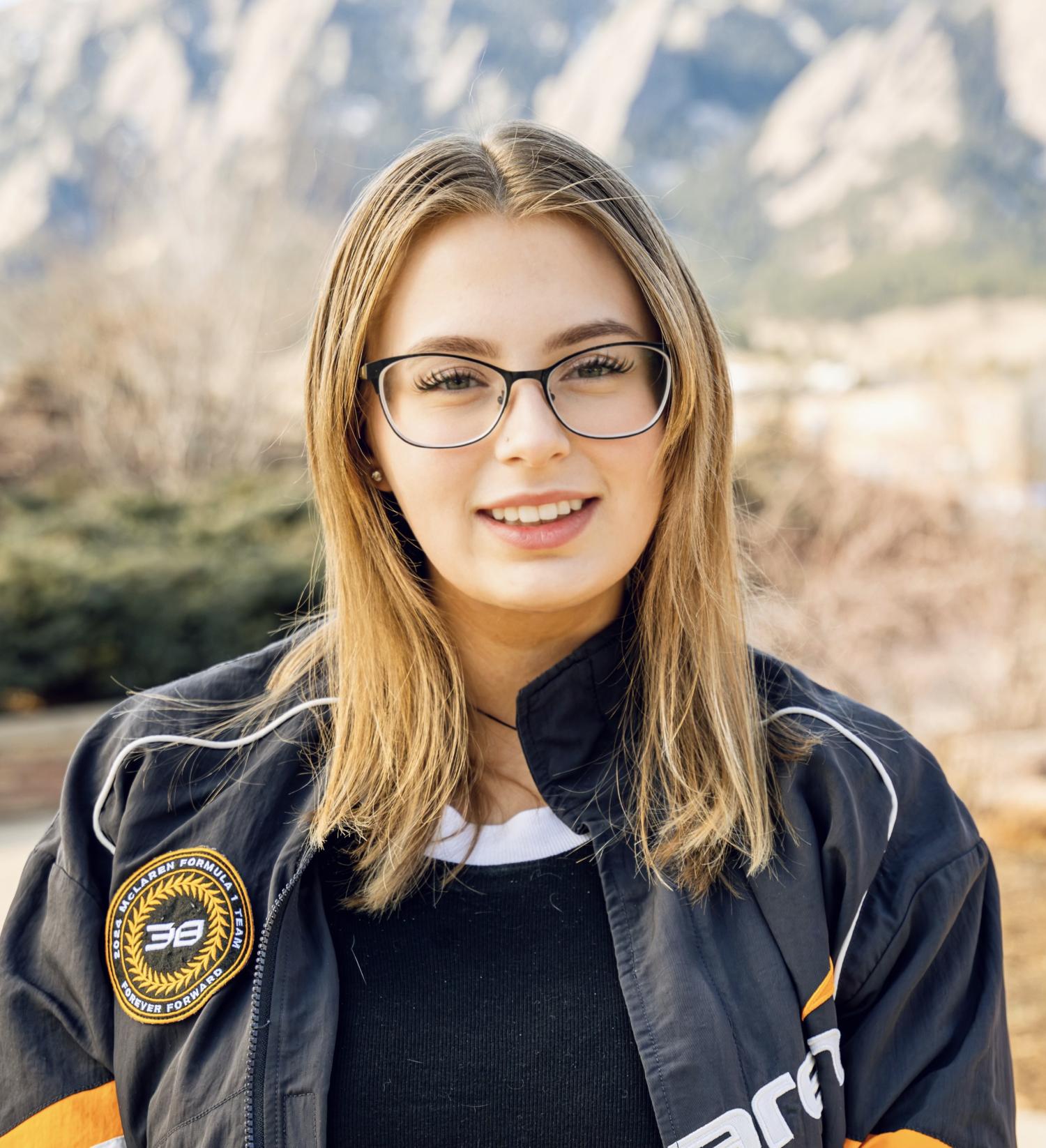 Katie Simmons Headshot