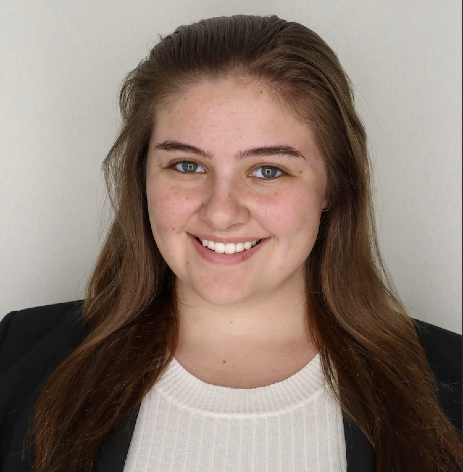 Alex Dahm Headshot