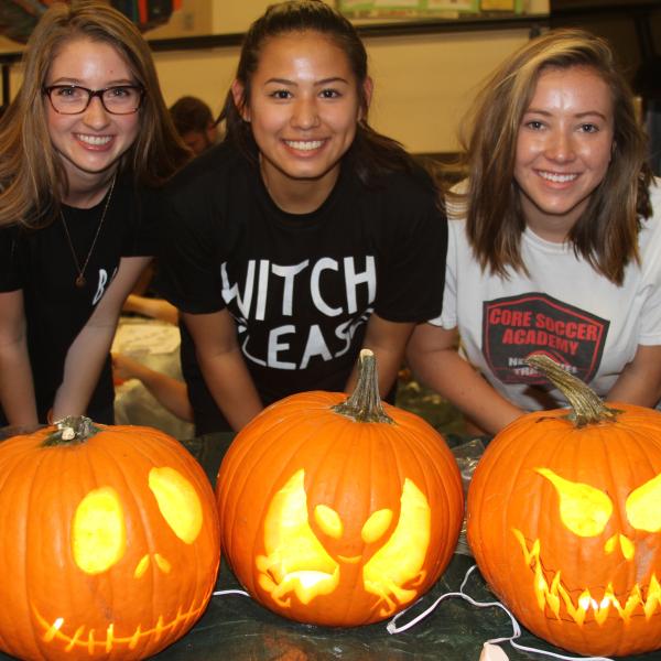Students with pumpkins design