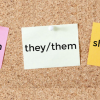Post-it notes with English pronouns written on them
