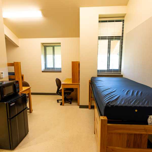 Triple suite with double side and single side