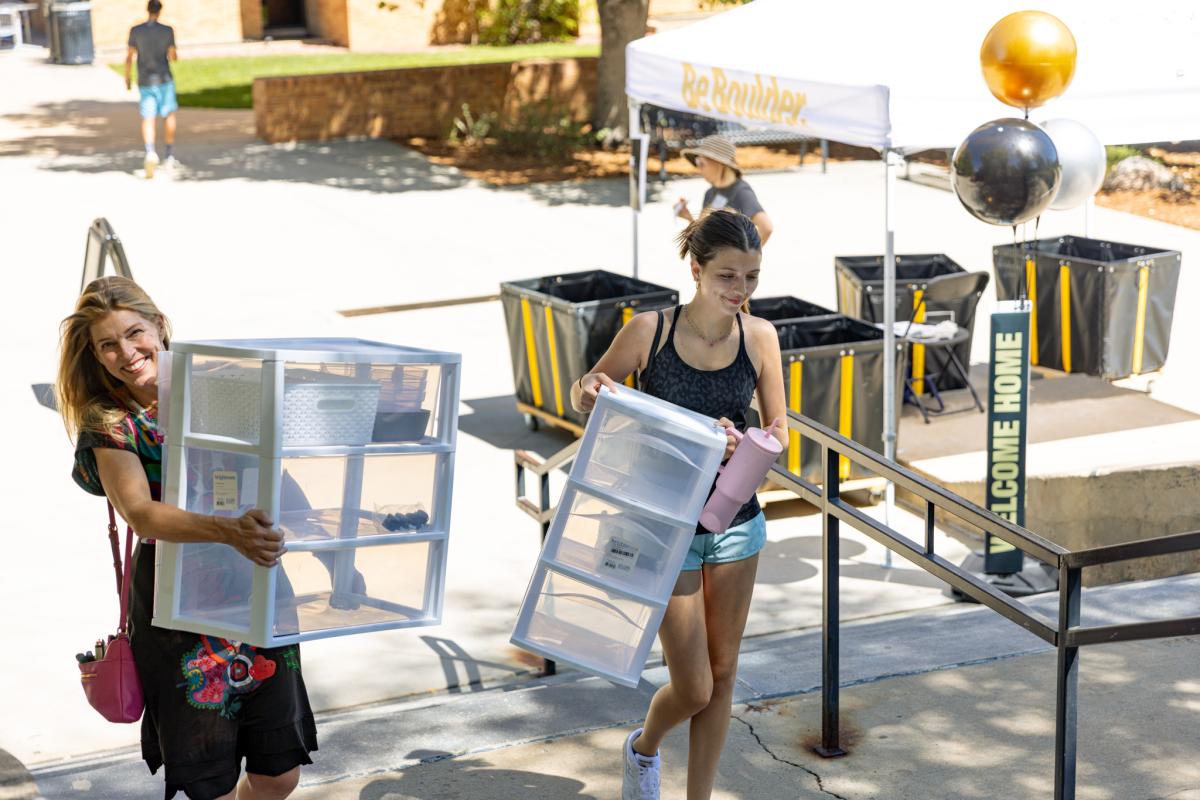 Students moving in