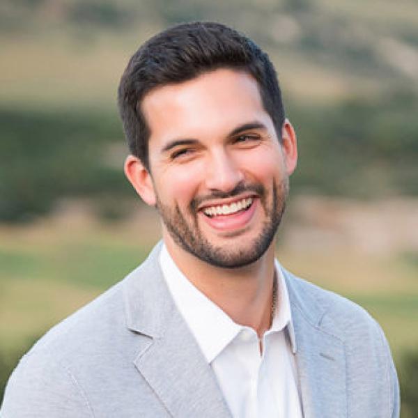 Alec Thomas headshot