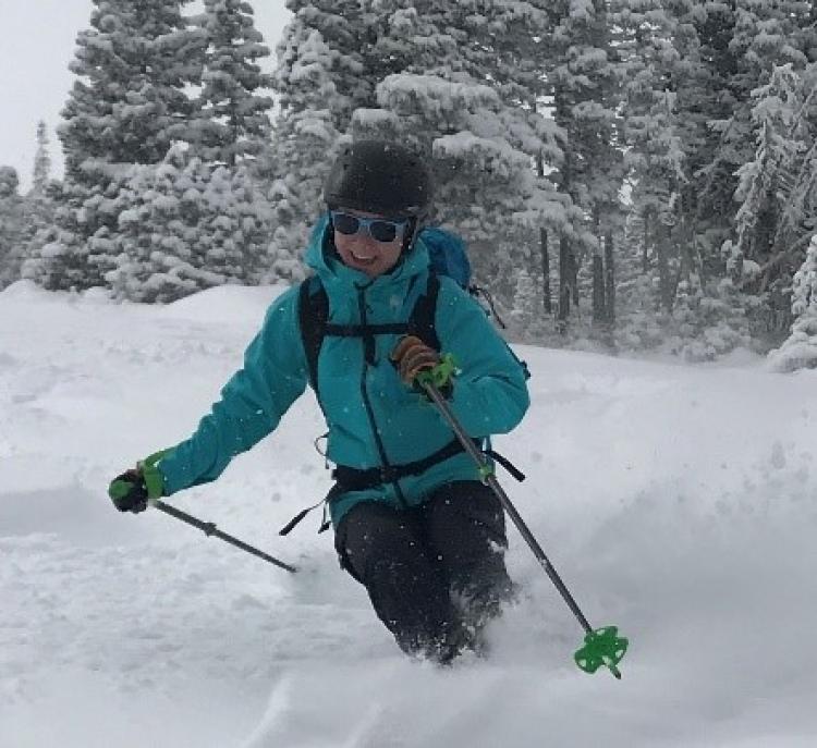 Amanda Makowiecki skiing