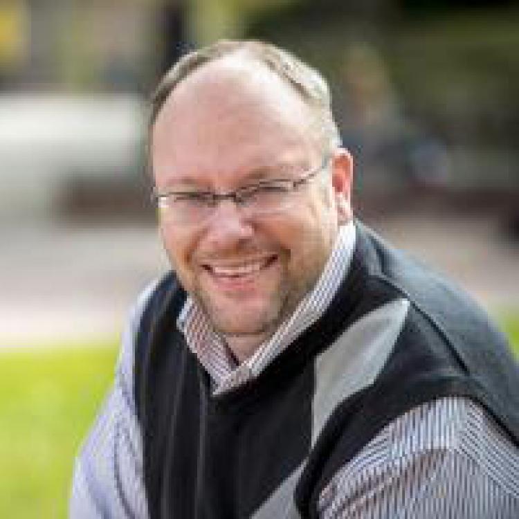 Dan Knight Headshot