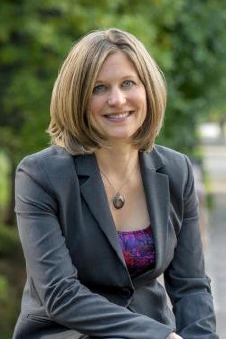 Julie Steinbrenner headshot