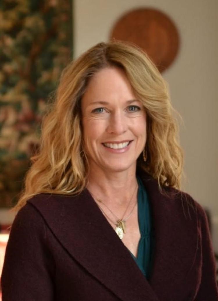 Shelly Miller headshot