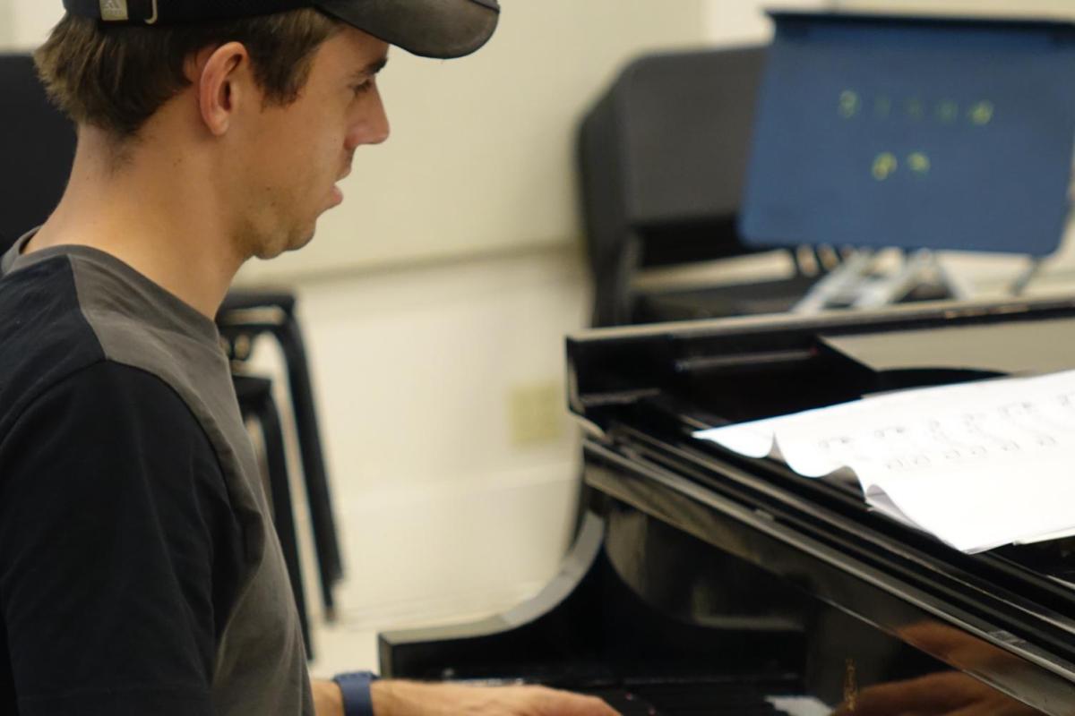 jazz piano player in rehearsal
