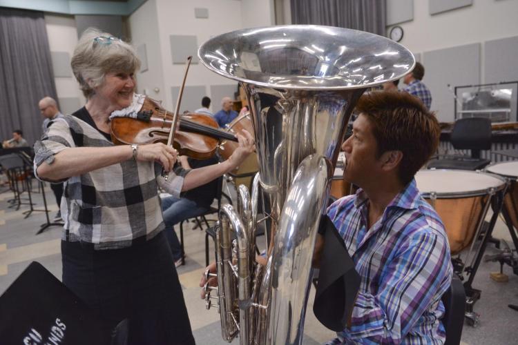 Cleveland Orchestra member working with College of Music student