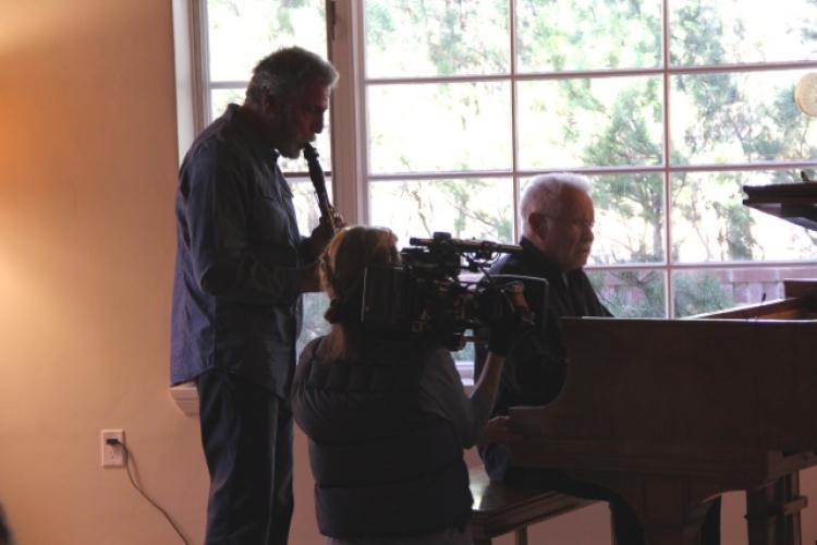 alumni barbara bentree and dave grusin at the piano