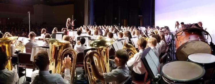Claire conducting band