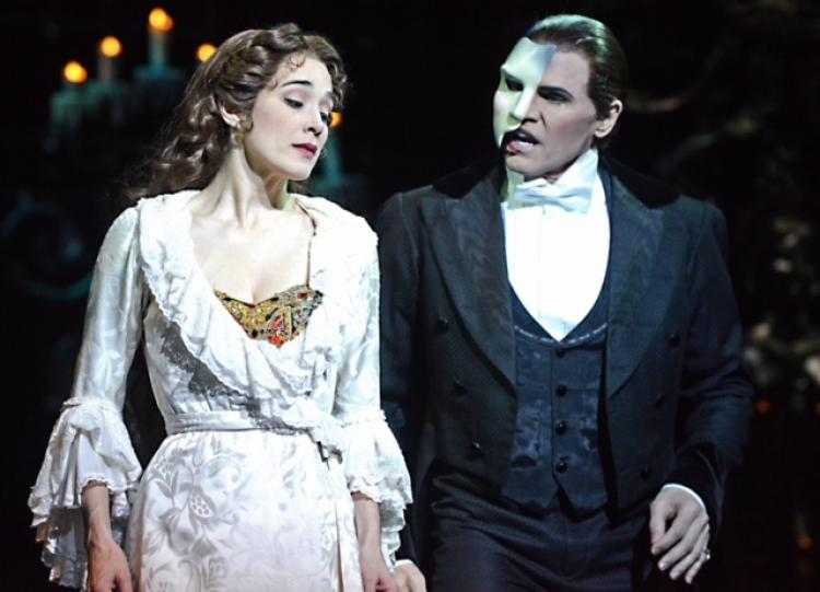 Elizabeth Welch as Christine