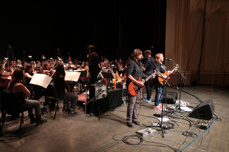 indigo girls with the orchestra