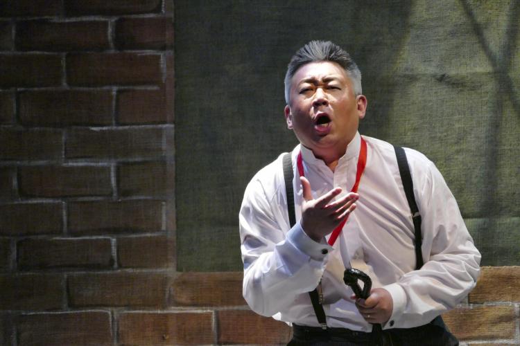 wei wu performing in sweeney todd