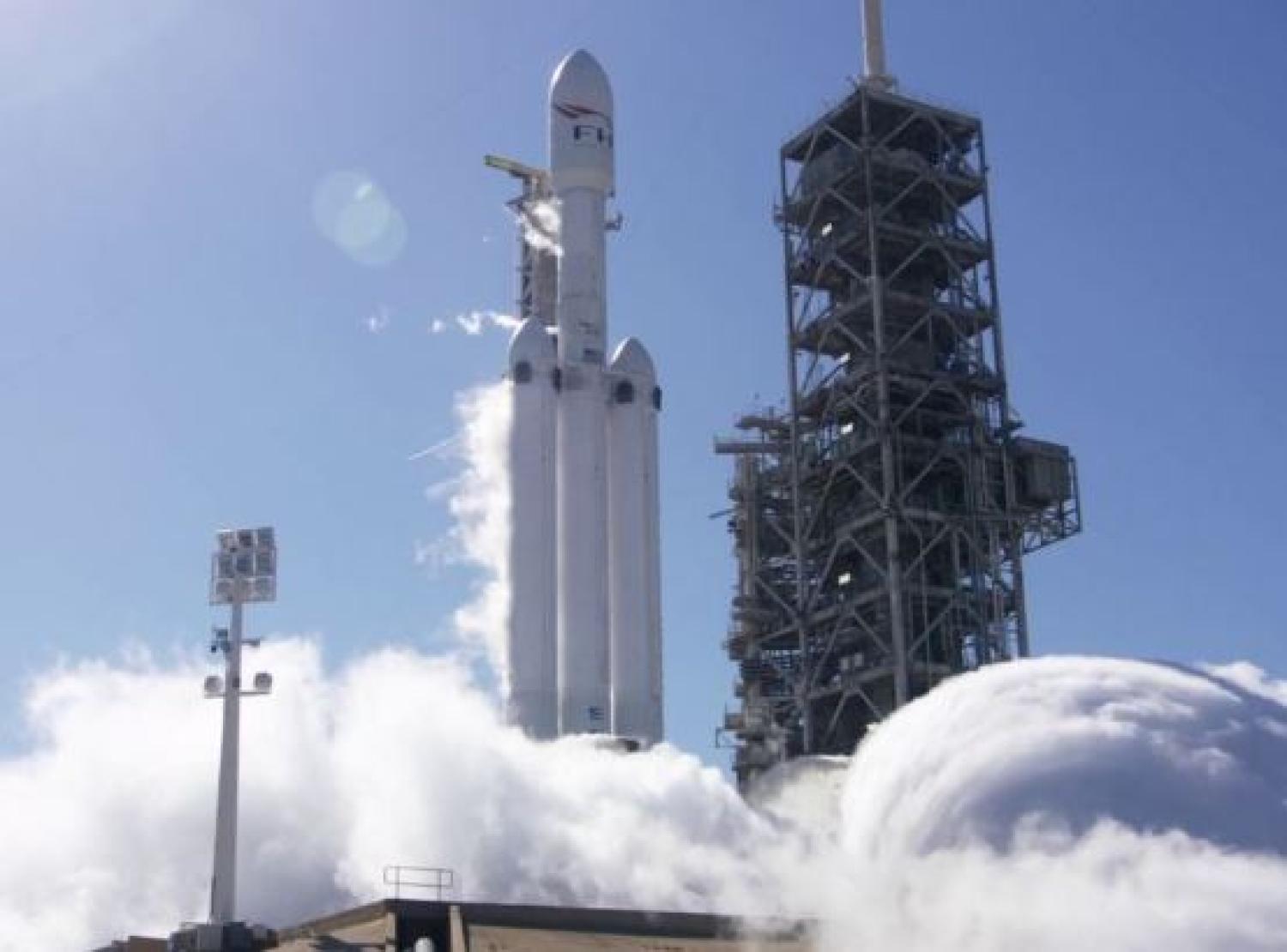 SpaceX Falcon Heavy Rocket