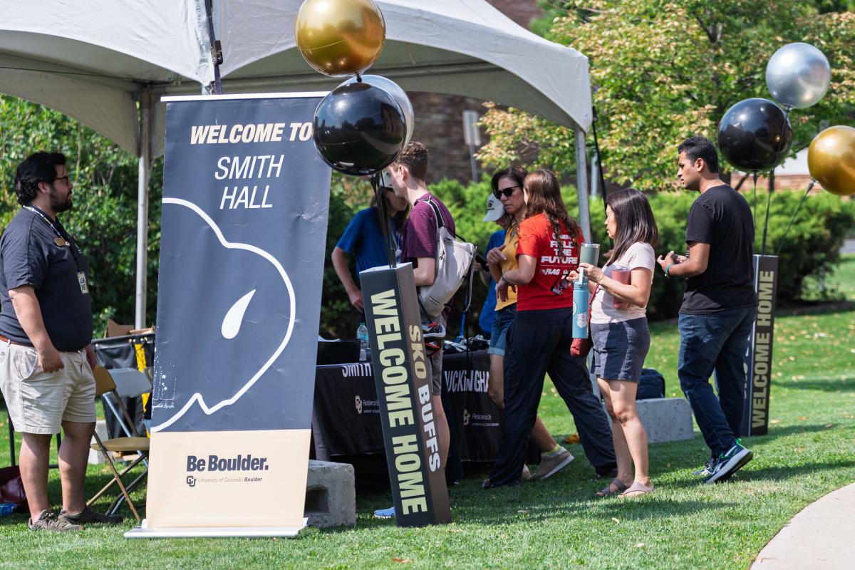 Families in line during move-in