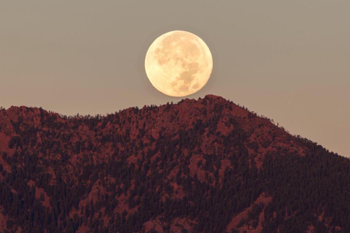 Moon rises over the Boulder Flatirons