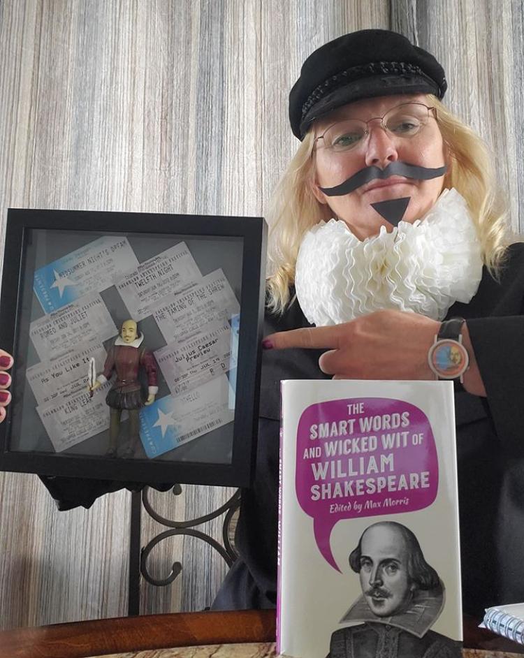 Teacher dresses up as Shakespeare