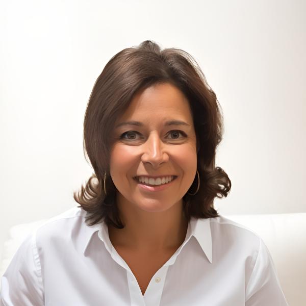 Liz's headshot