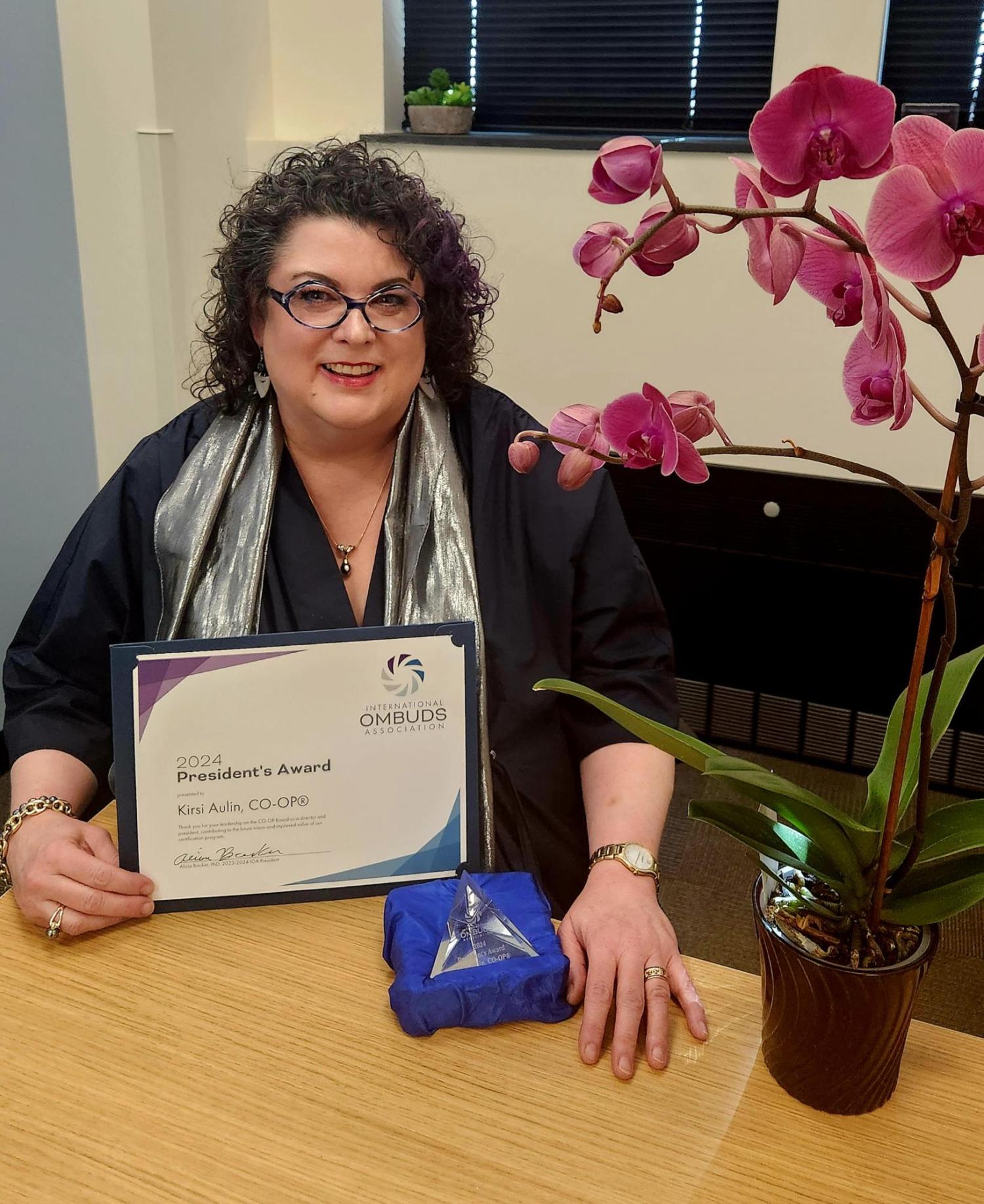 Image of Kirsi Aulin holding her award
