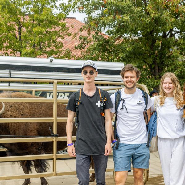 students pose with Ralphie
