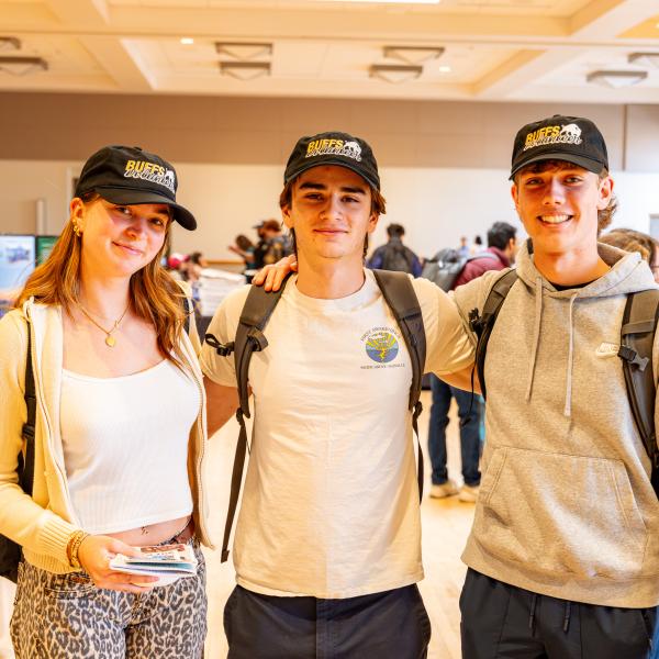 students at volunteer fair