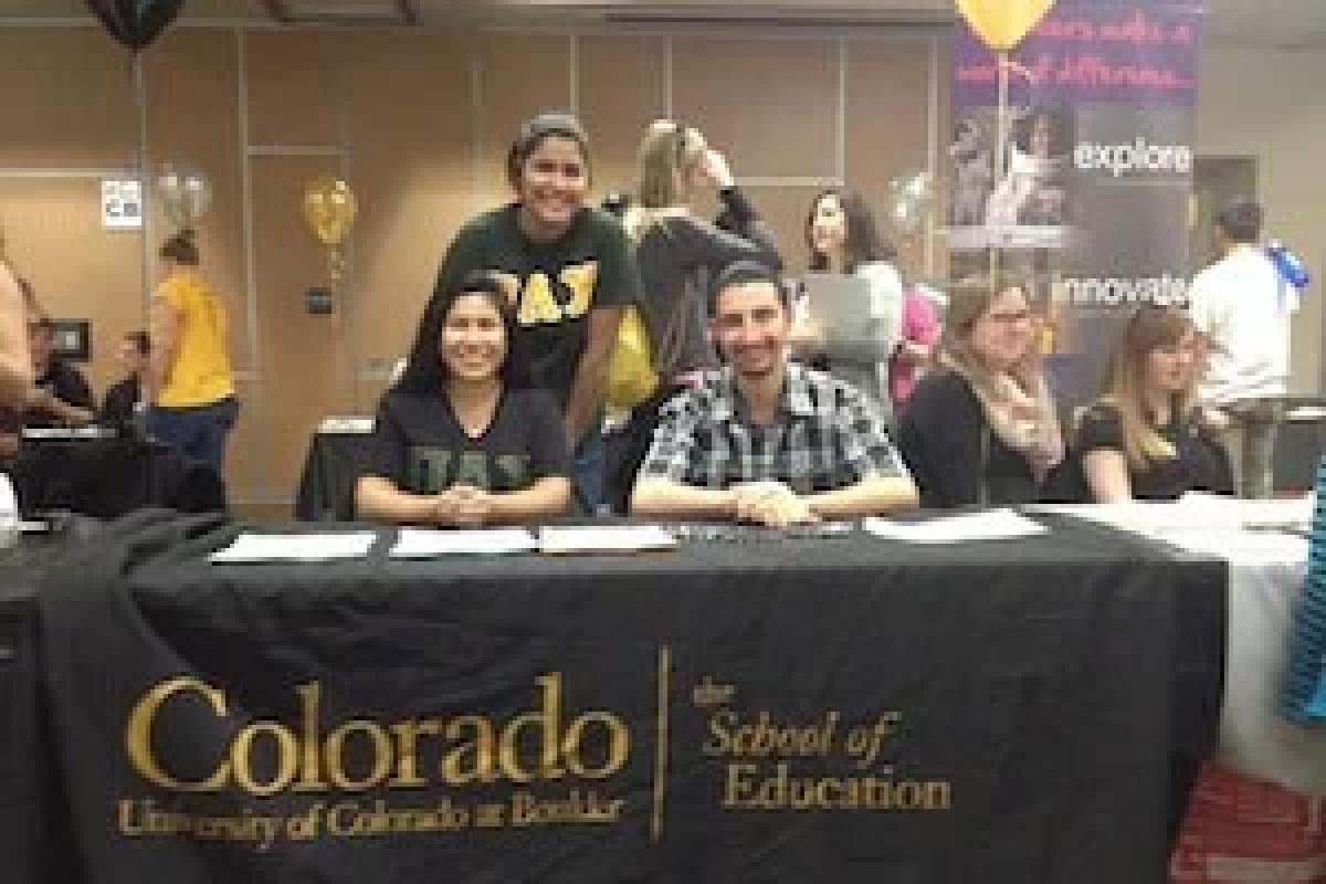 Students tabling