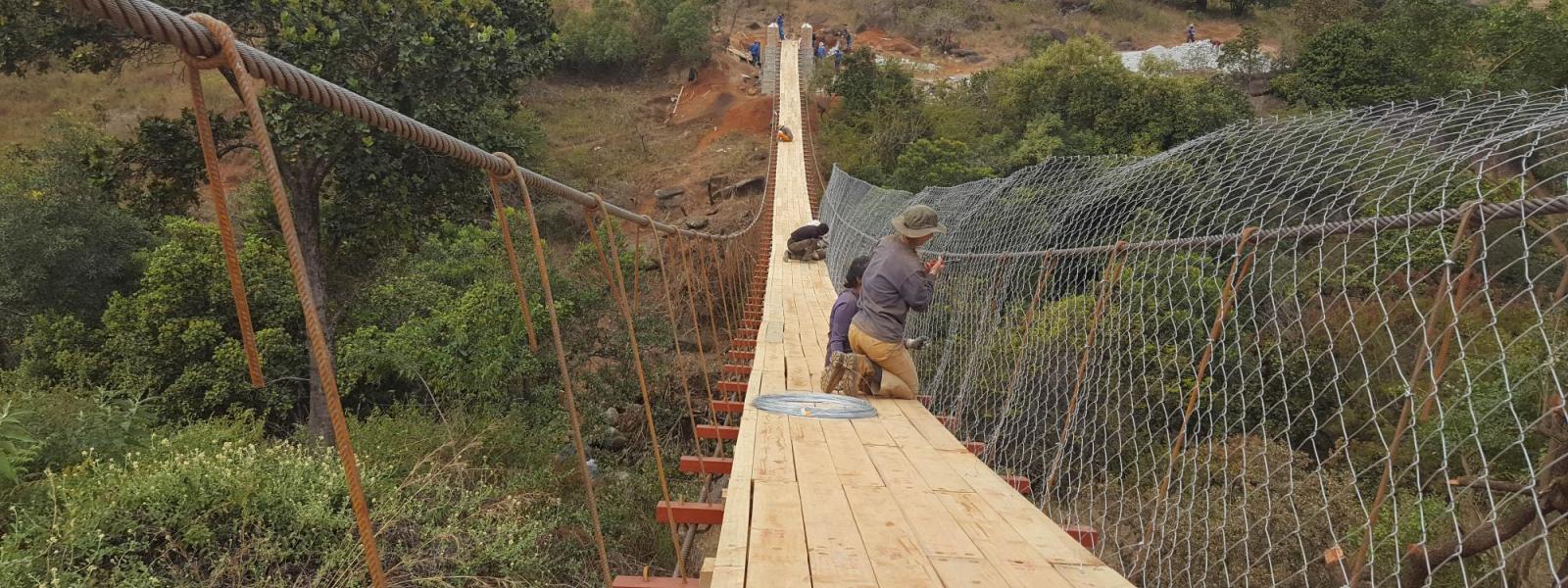 2019 bridge - almost completed adding fencing to sides