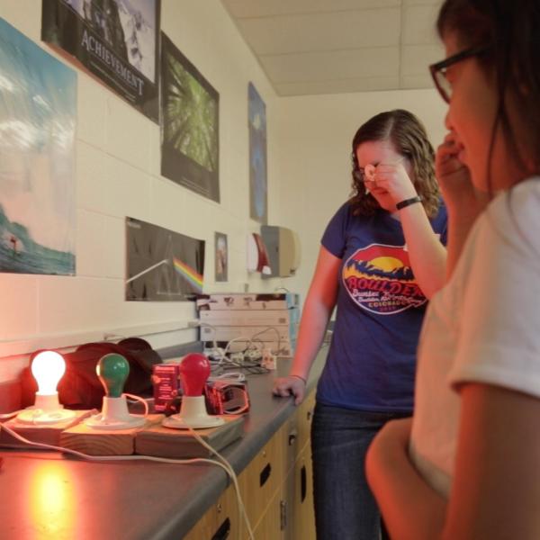 A PISEC UE and kids experimenting with colored light bulbs