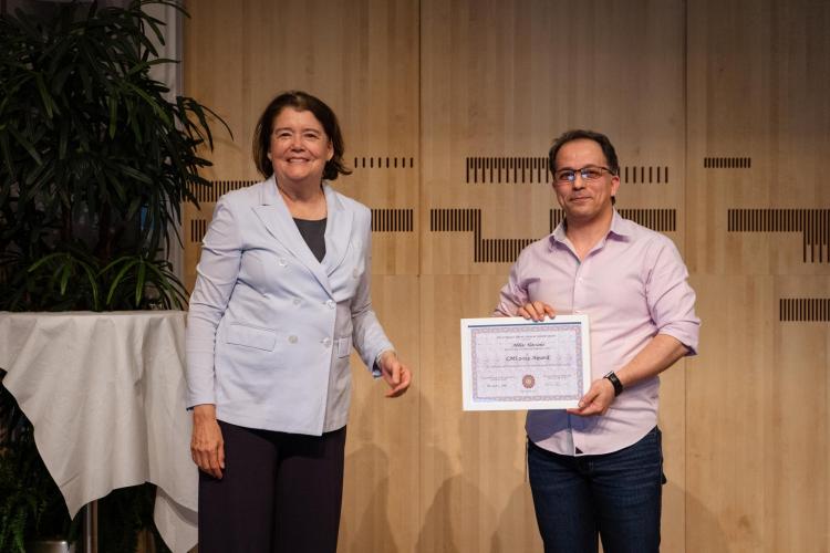 Abbas Hassani receives the 2023 CMS Award from Patty McBride, CMS Spokesperson.