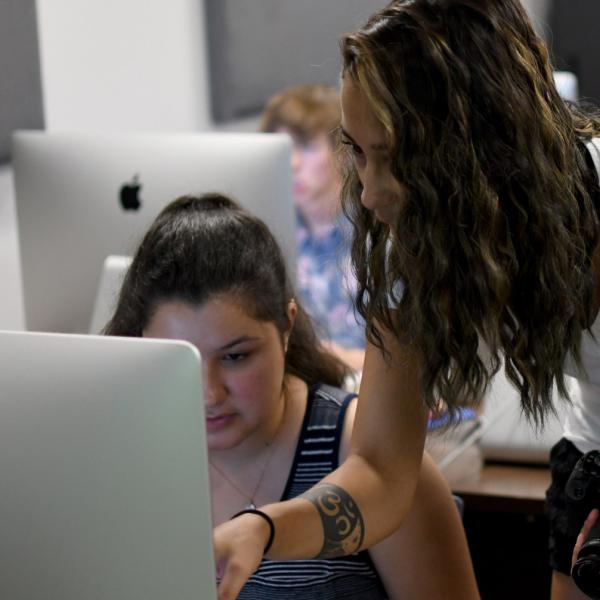 Tayler Shaw works on an augmented reality project with teaching assistant Aabriti Shrestha during a course for critical media practices.