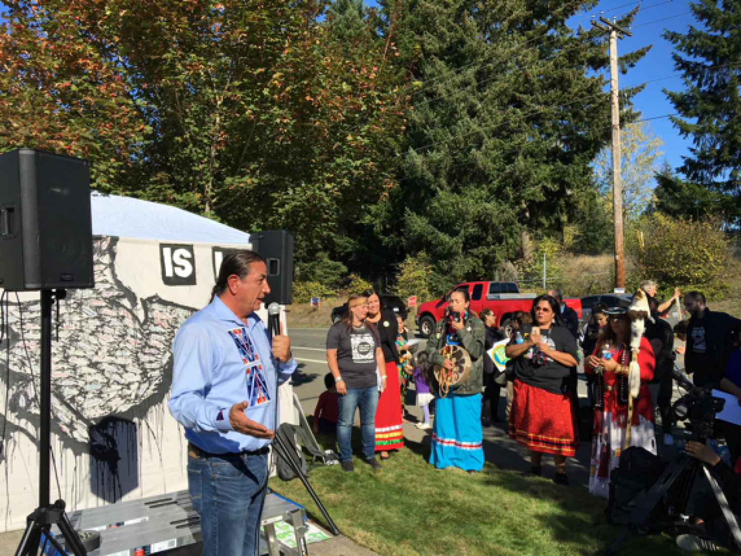 Dave Archambault speaking to a crowd at Climate Rally