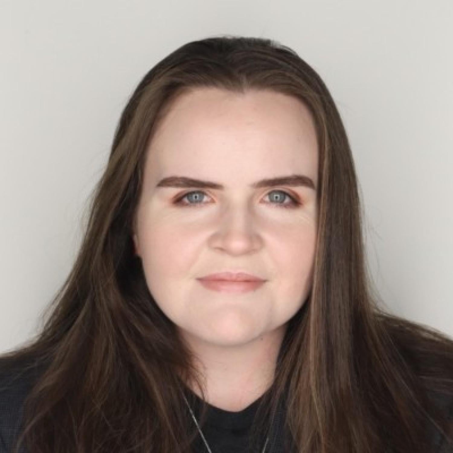 Caroline Smith Headshot