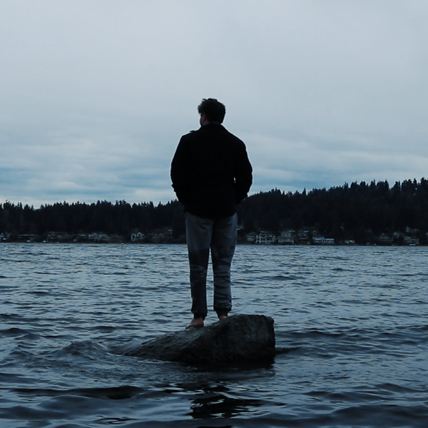 man standing on a paddleboard