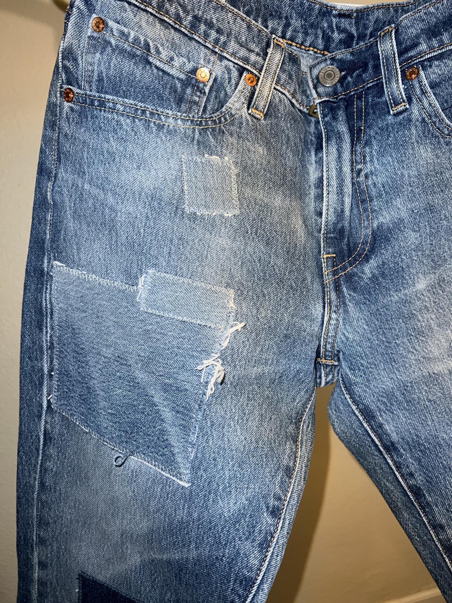 Denim jeans with rips