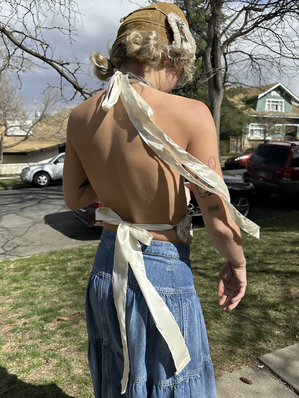 BACK OF THE ARMOR HALTER