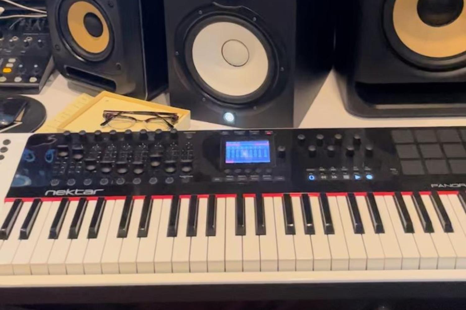 Options of studio monitors and equipment for recording of tracks