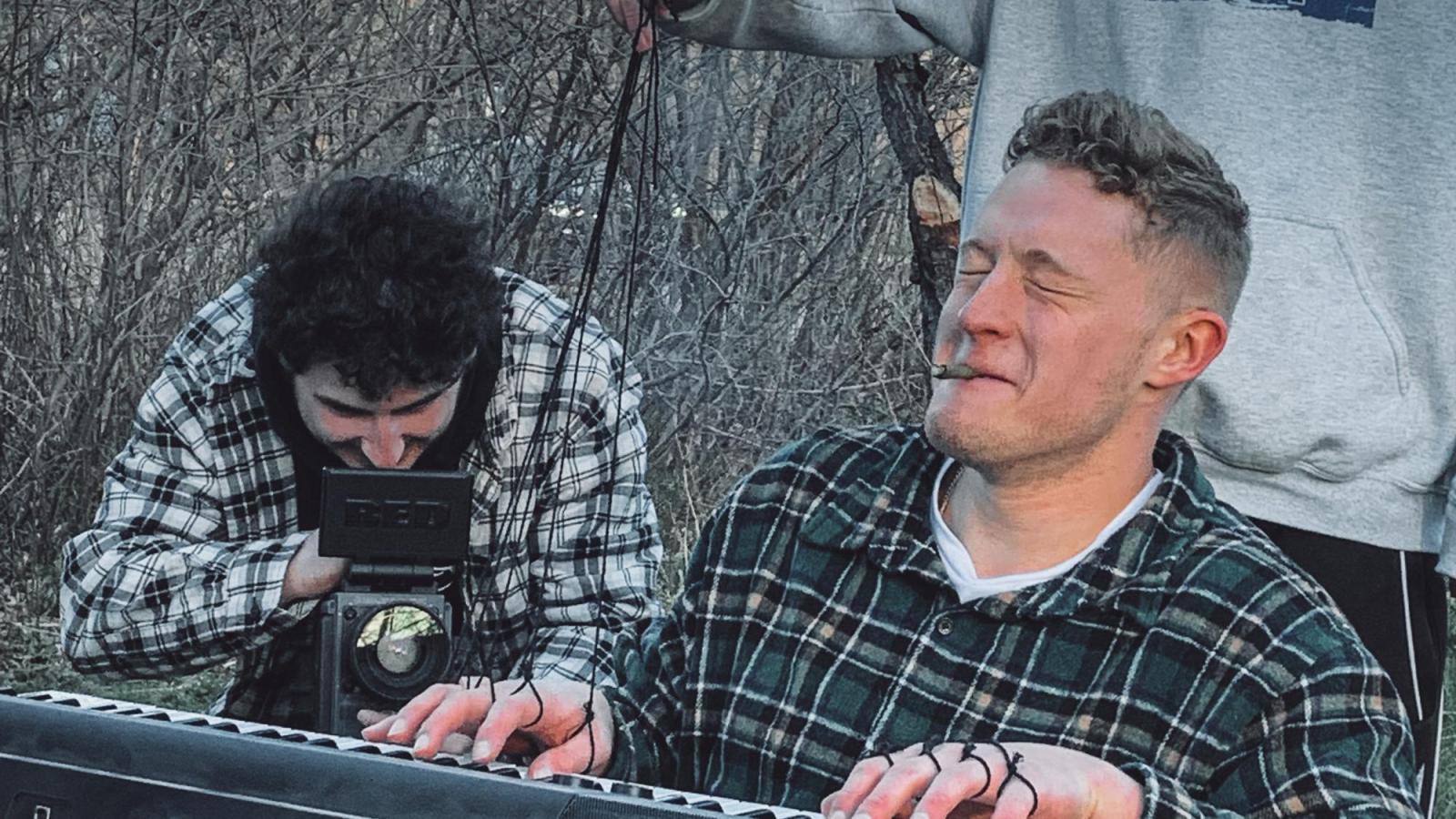 filming someone play keyboard