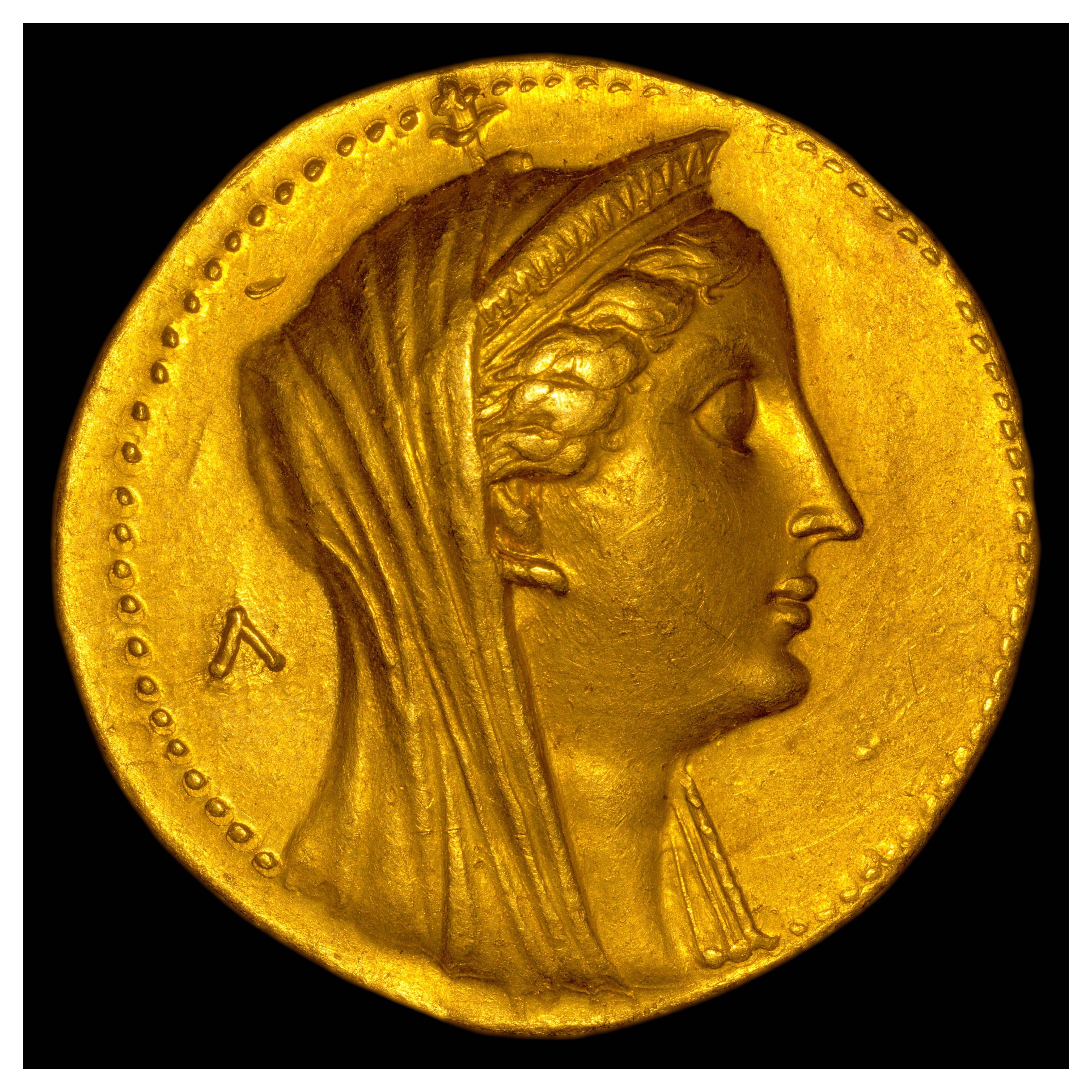 Gold Octadrachm, Alexandria, 253/2-246 BCE; Obverse: Posthumous image of Arsinoe II with horn of Zeus Ammon below ear. Inscription Λ (“L” = a die sequence letter).