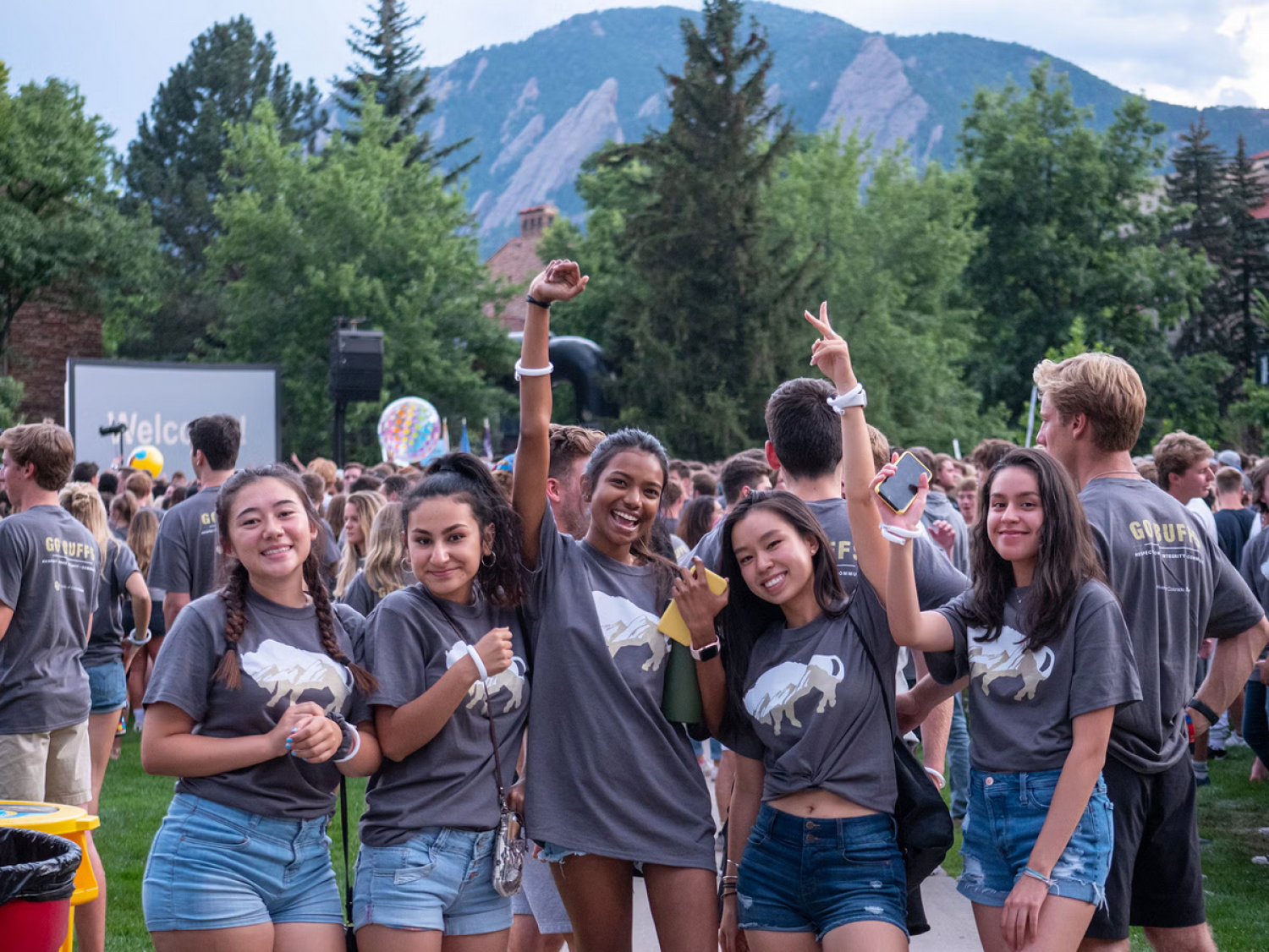 CU studnets stnding together in a group outside