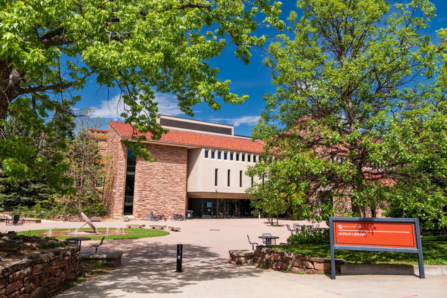 picture of Norlin Library exterior