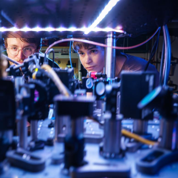 Kendall Mehling and Catie LeDesma with a new kind of atom "interferometer" on the CU Boulder campus