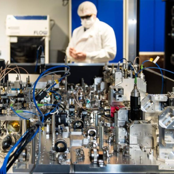The internal hardware of Infleqtion's neutral atom quantum computing platform. Photo: Infleqtion, 2025.