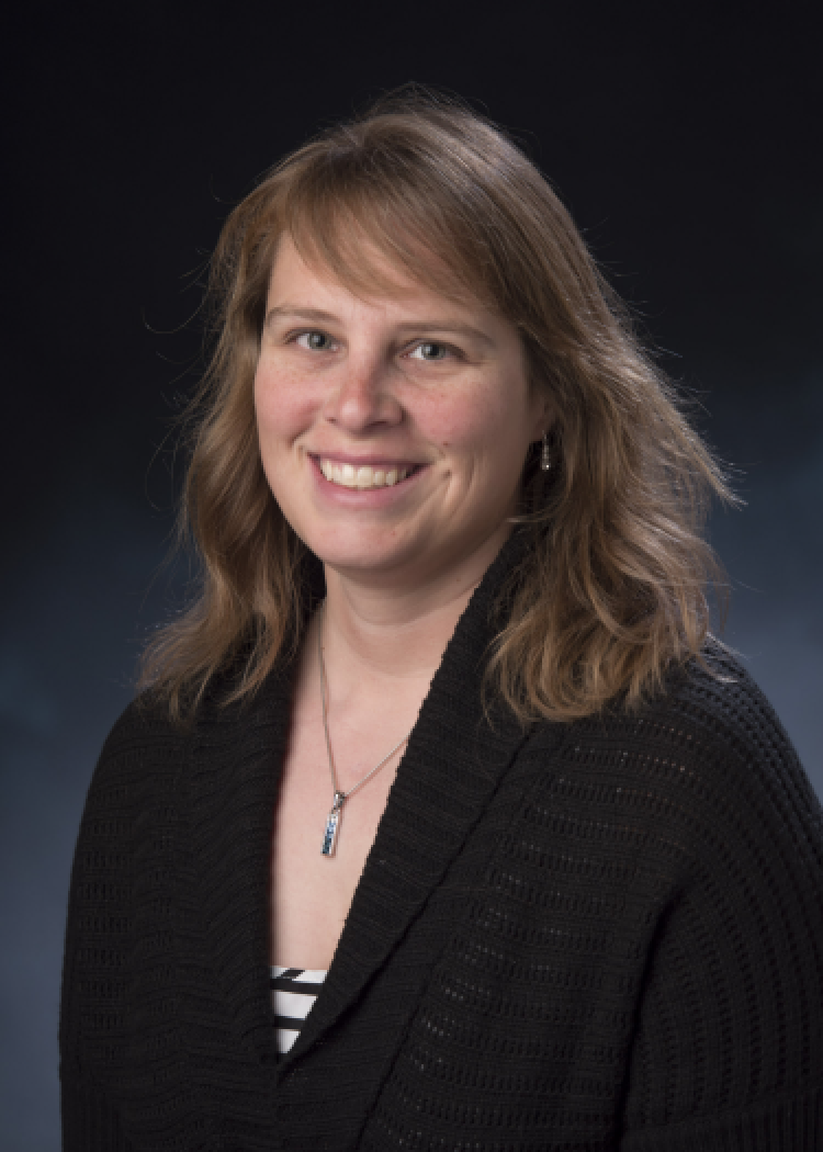 Shelley Knuth headshot