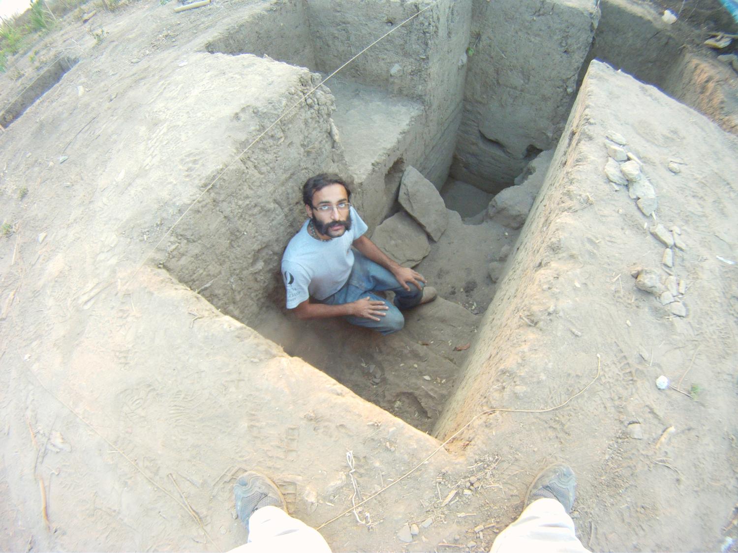 Carlo Lucido in excavation pit at Loma don Genaro