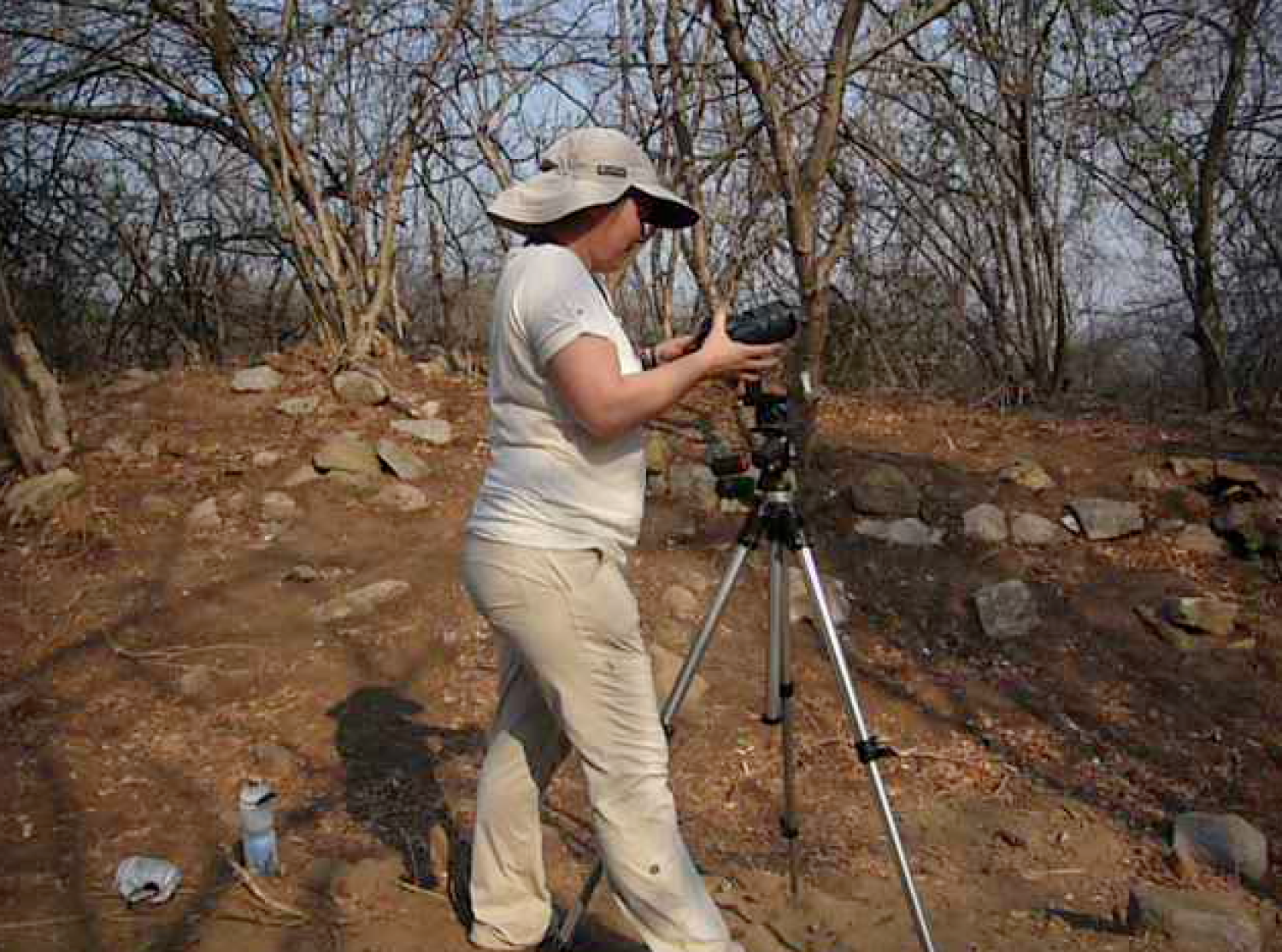 Jane shooting spherical photography at Cerro de la Virgen. / Jane tomando fotografía esférica en Cerro de la Virgen.