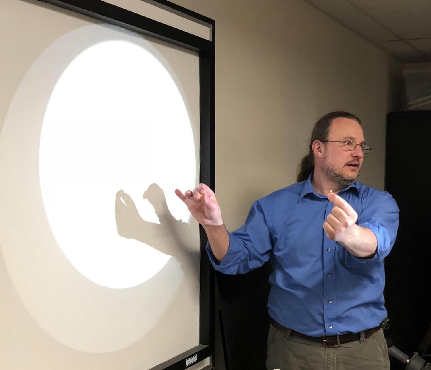 Demonstrating size of Earth on Solar Projection