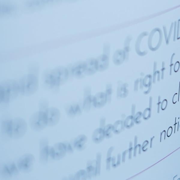 A business displaying a sign that they are currently closed due to COVID-19.