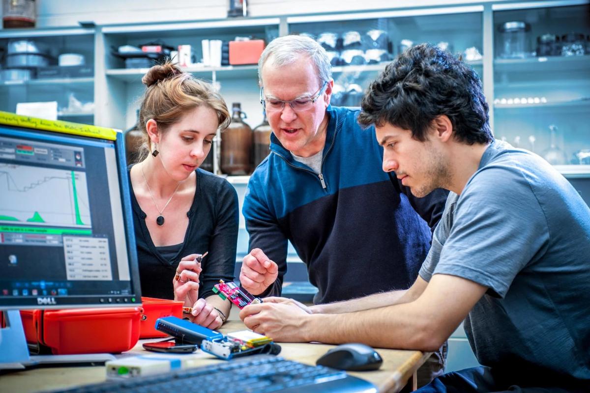 Professor and students in Mechanical Engineering lab